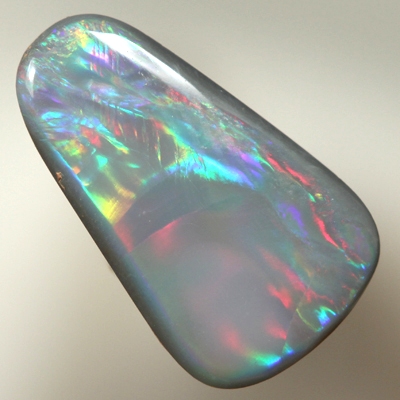 SOLID SEMI BLACK OPAL Rolling flashes of multicolours